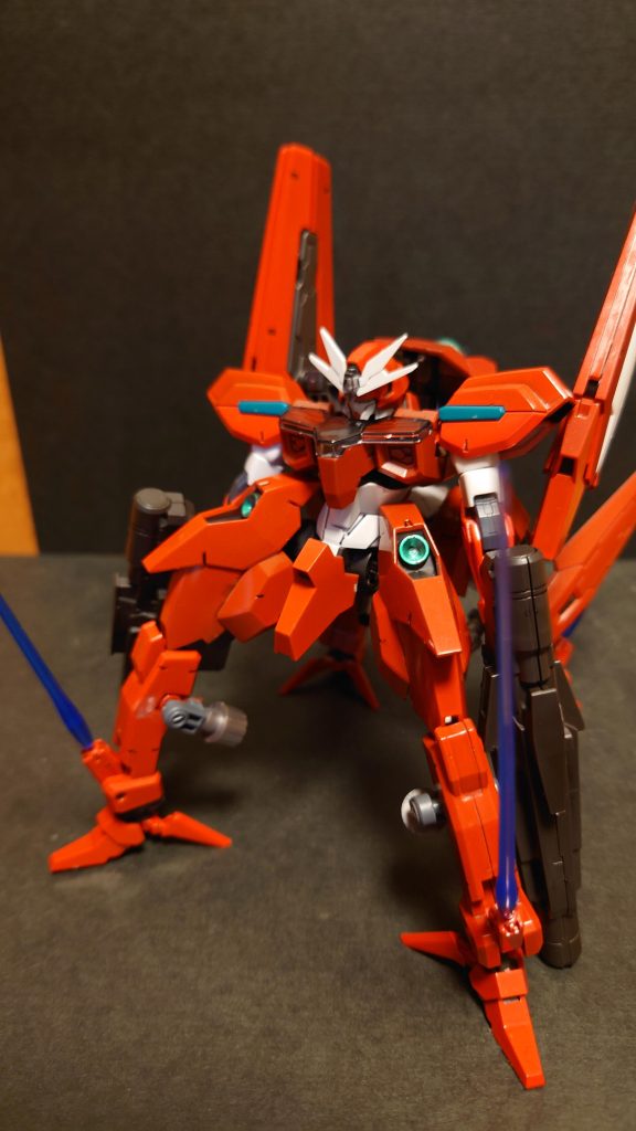 4脚からビームサーベルの発振も可能、近接戦にも対応できます。