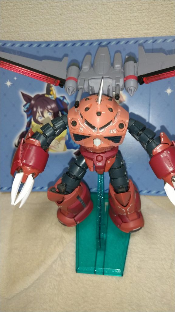 シールド部はHGシャアズゴの脚部をぶった斬ってそれっぽくし角はHGシャアズゴの爪を使用しました(gundam-kao5)