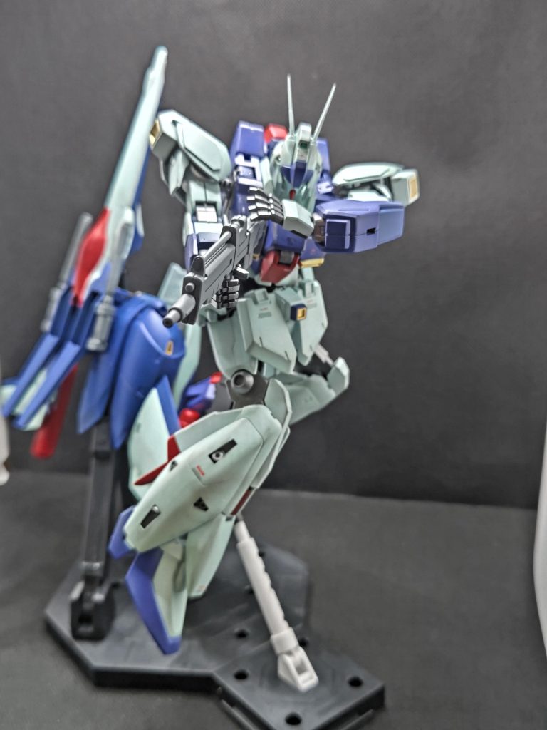 全体にスモークグレーで使用感を出し最後にウェザリングで汚し艶消ししております。