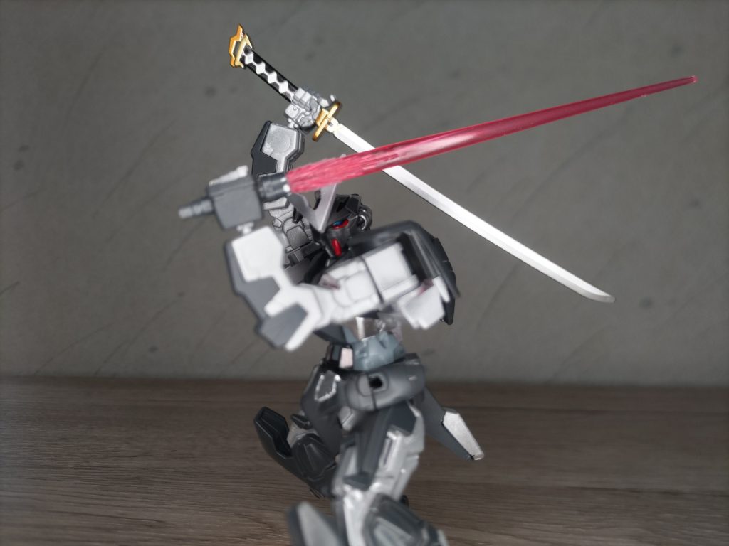 マイティっポイポージング。今回映ってないシールドが欲しくて買ったアストレイでした。次回シールドが出てくるはず