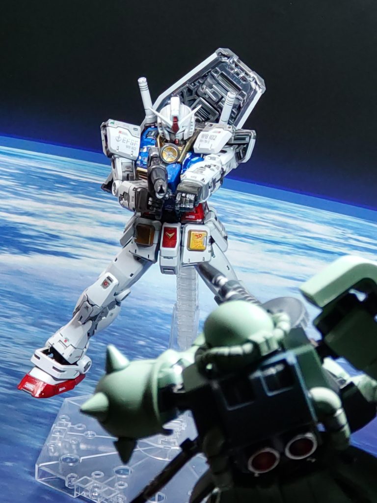 ザクを狙ういつもの両手撃ちのポーズこのポージングだけでご飯が何杯も食べれますw