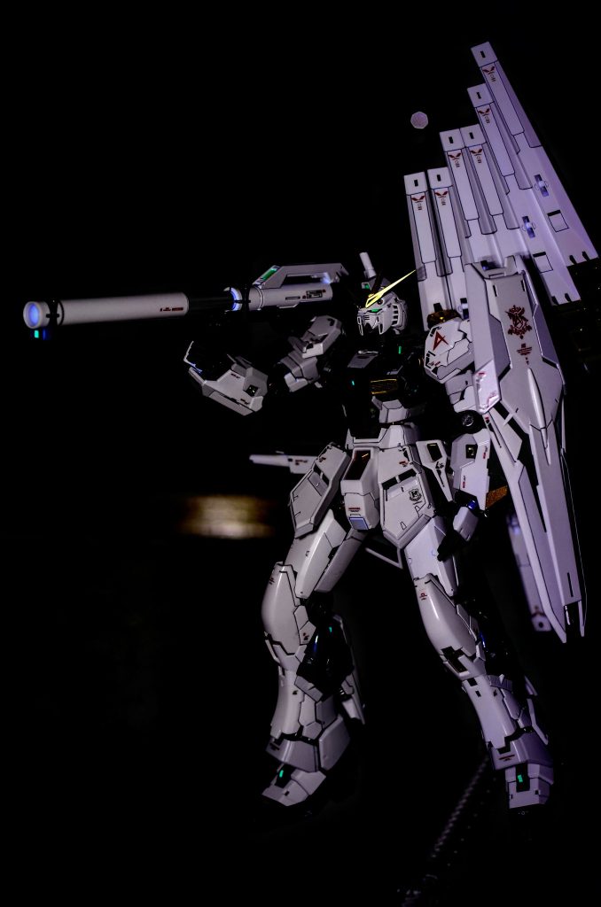 〆はもう一度バズーカランチャーを構えて。ハンドピース内の蛍光塗料の洗い残しなのか何か青く光ってる場所があるぞ!?🤨奇跡的に良い場所が発光してるので結果オーライかな笑 光沢、半光沢とメタルパーツの様々な質感が合わさってイイ感じに仕上がったかなと思います✨最後までご覧いただきありがとうございました🙇