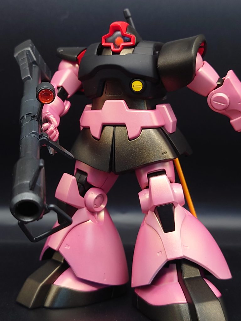 こちらは、宇宙迷彩する前のビフォー画像このピンク、YOUTUBER もけんちゅTVの香坂きのさんプロデュースの【 ドもも】を使って塗装したものです。偏光塗料なので、白い下地に塗装するとピンクに、少しゴールドが混じった感じ、黒下地に塗装するとゴールドが色濃く出る不思議な塗料です。