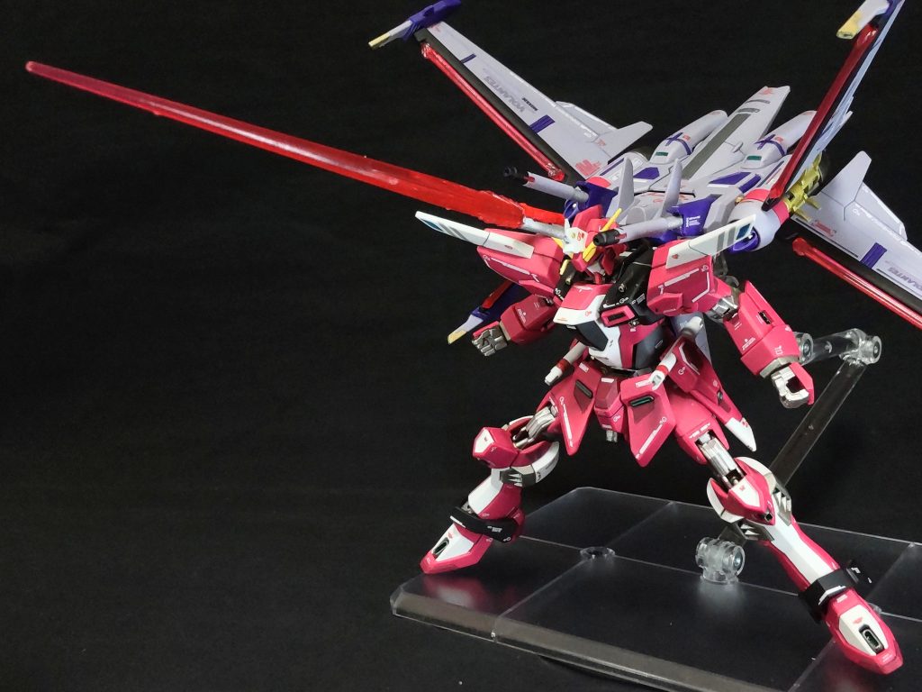 「お、俺が敗ける？！」このキットの残念な点、ビームホーンが短い、やっぱり、これぐらい長い方が良いですね😁、