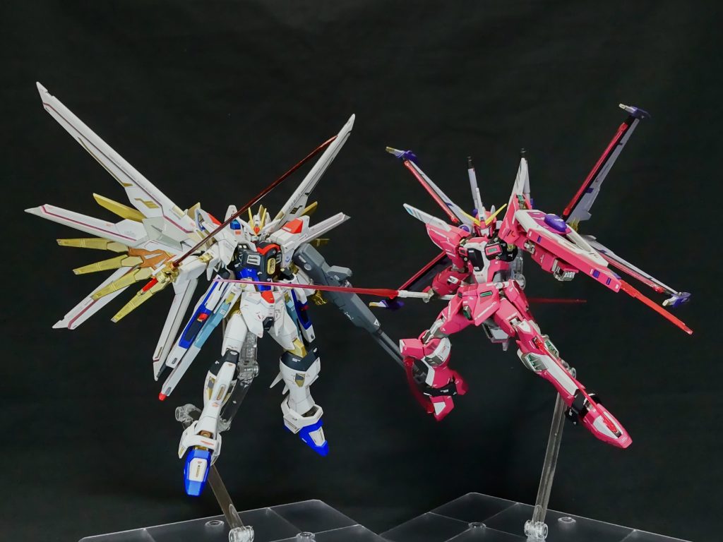 最後は、マイティーストライクフリーダムと一緒に撮影。この2体は、やっぱり並べたい😆。最後まで見て頂きありがとうございます。