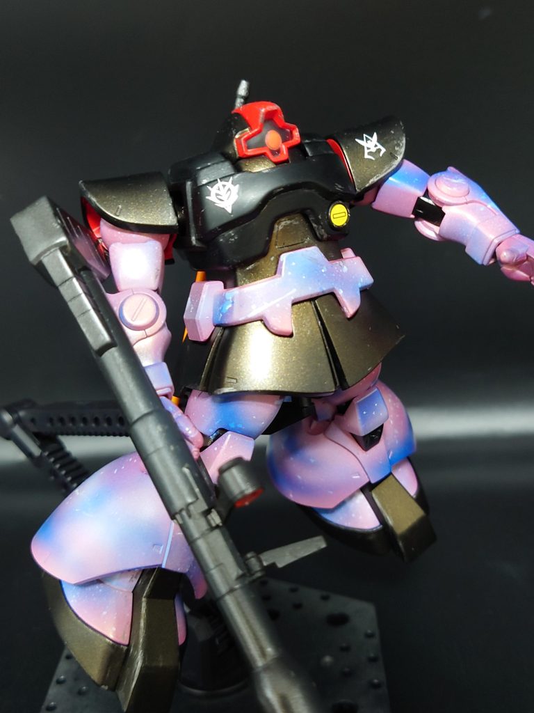 更に星空再現するための白い塗料でスパッタリングしてます。