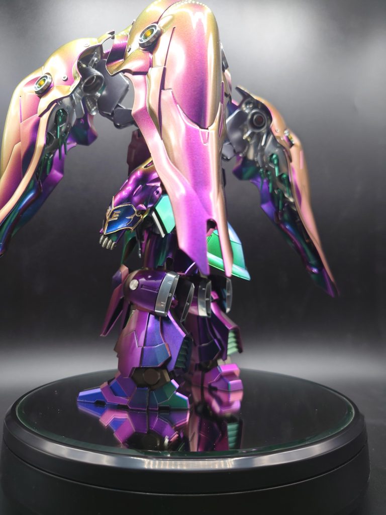 フレームにスモークシルバーとダルマスフレームメタリックを使用あと所々にボーンアルムを使いましたあとは数か所メタルパーツも貼り付けています