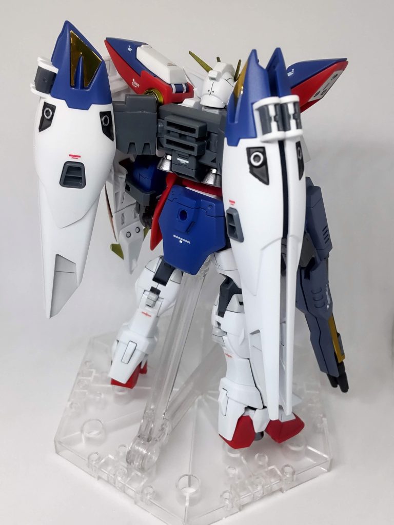 背面。マーキングはA.C.のカトキ風で。地味なこだわりですが、首部分はOPの印象が強いのでシーリング加工されたパーツをTBフルアーマーから持ってきてます。