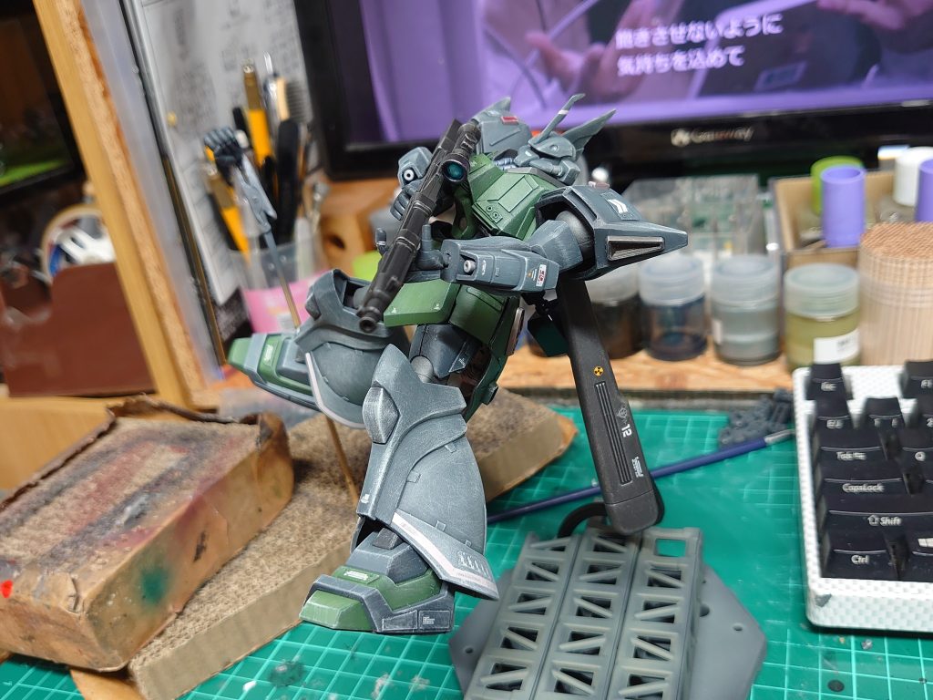 ドライブラシ強めにしてから艶消しクリヤー（クリヤーブラック入り）でやんわりと効果を薄めました。上はドライブラシ直後の画像です。