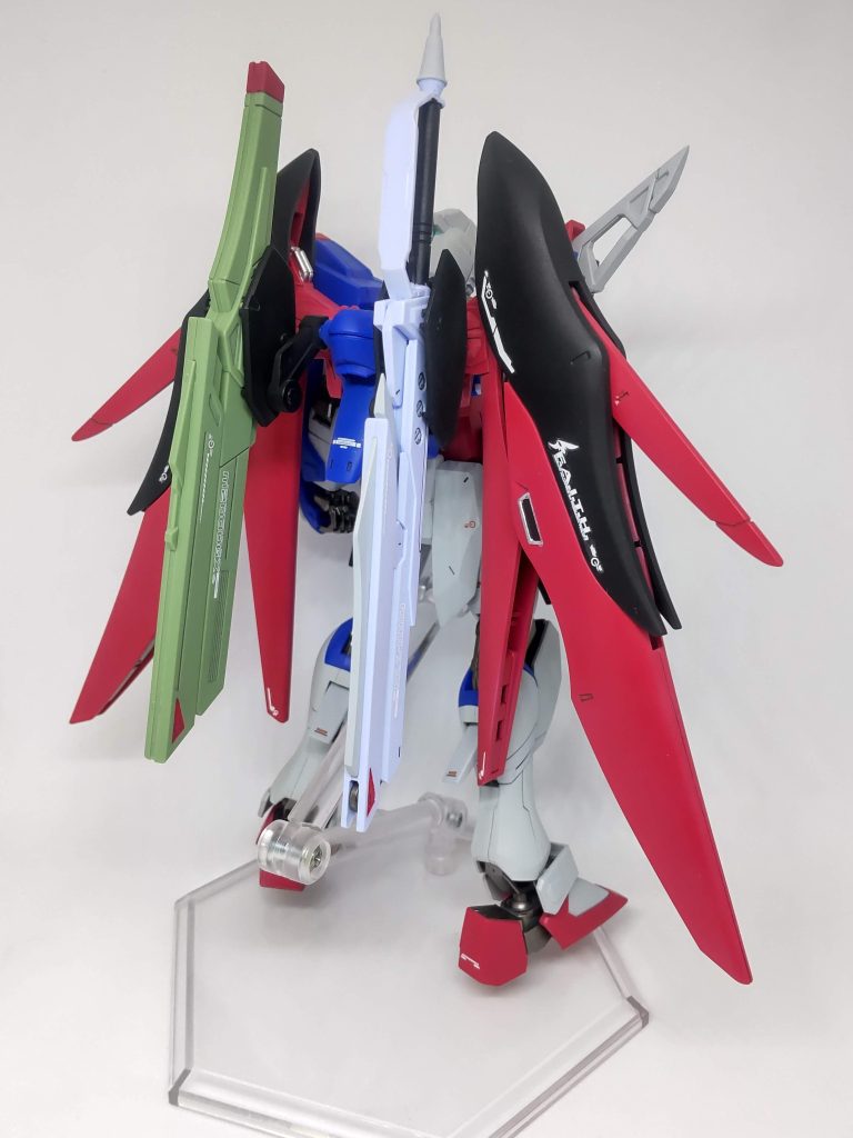 背面。ウイングに対艦刀と名無し砲。密度がすごいです。