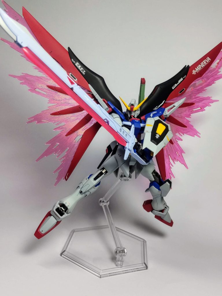 アロンダイトかまえて。HGCEデスティニーはやはり傑作ですね…。程よくポリキャップも使われていて、動かしやすいです。