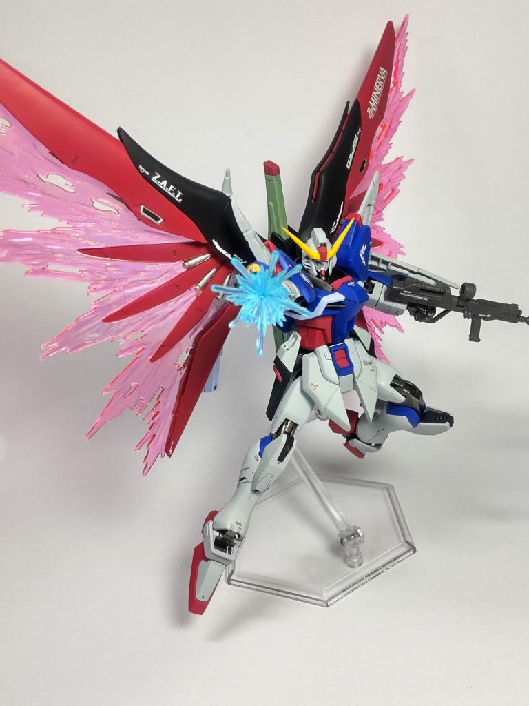 パルマフィオキーナ。パルマエフェクトにはクリスタルカラーを少し厚めに塗装。光の翼はトランザムホロレッドをエアブラシで吹いています。