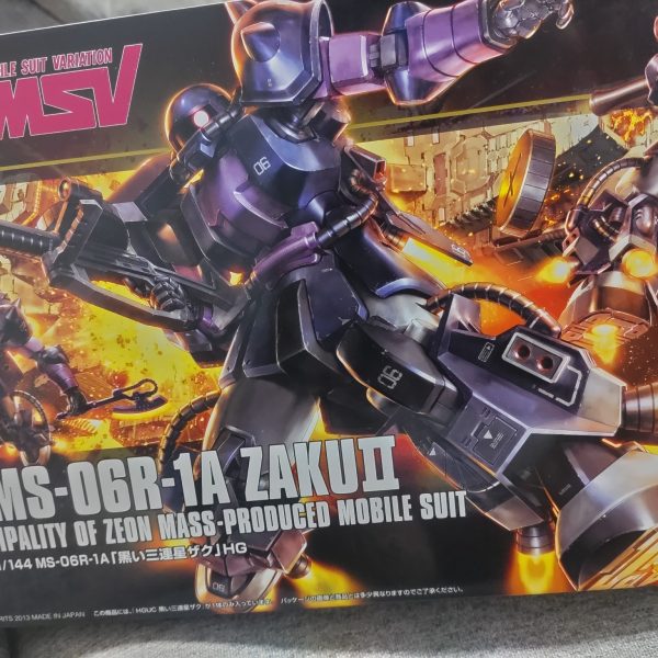 塗りにくいところのシールは迷わず使っちゃうけど許して(zaku-kao9)とにかくこのキットは箱絵がカッコいいですね(zaku-kao2)（2枚目）