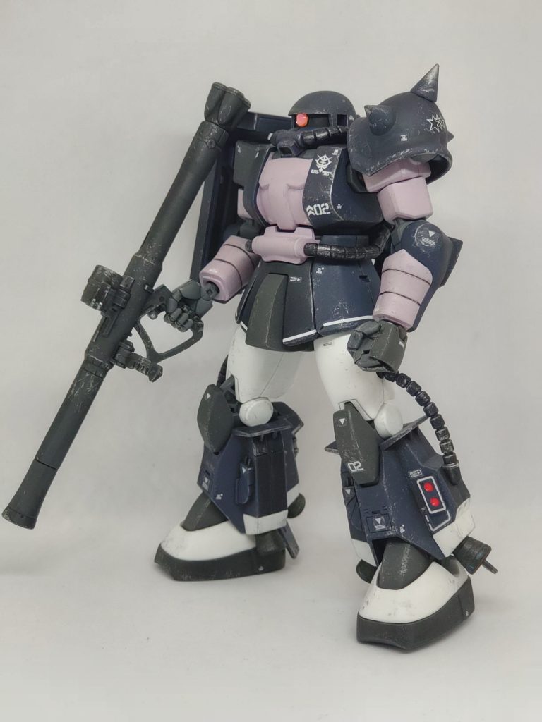 黒いパーツはウォッシングの有無で色分け風にしたんですが分からないですね(zaku-kao4)フロントアーマーとサイドアーマーの色の違いがそれです。