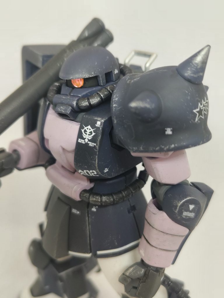 宇宙用の機体は汚すというより傷をつける感じで仕上げますが加減が難しい(zaku-kao3)