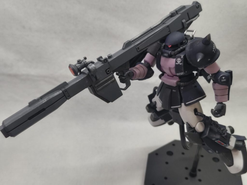 長物が似合うと思いリックドムのビームバズーカを持たせてみましたがちょっと大きすぎますね(zaku-kao4)