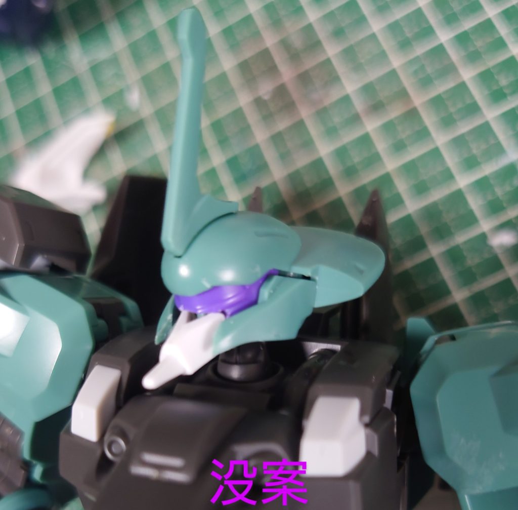 何でこんな顔にしたのかよくわからないエイリアン顔。製作中の模索時にはこういうことありますよね！