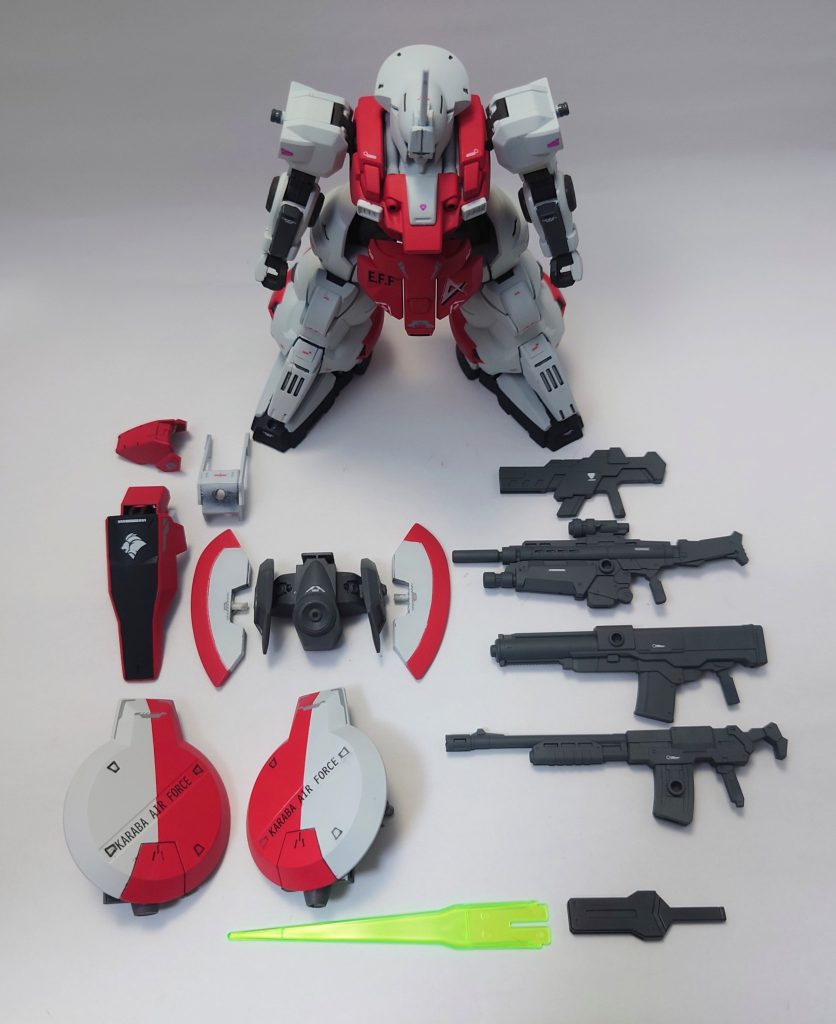 塗装本体白…グランプリホワイト本体赤…サーモンピンク黒はミッドナイトブルー、武器類は軍艦色2スキャンダルに見舞われたアムロが転生を願ったところ水星世界に飛ばされ、そこでジェターク社のテストパイロット募集に応募して圧倒的な結果を出し、カスタムタイプのディランザが与えられた、というような脳内設定がありますがまあそんなことはさておき、30MMとガンプラの組み合わせは面白いですね！