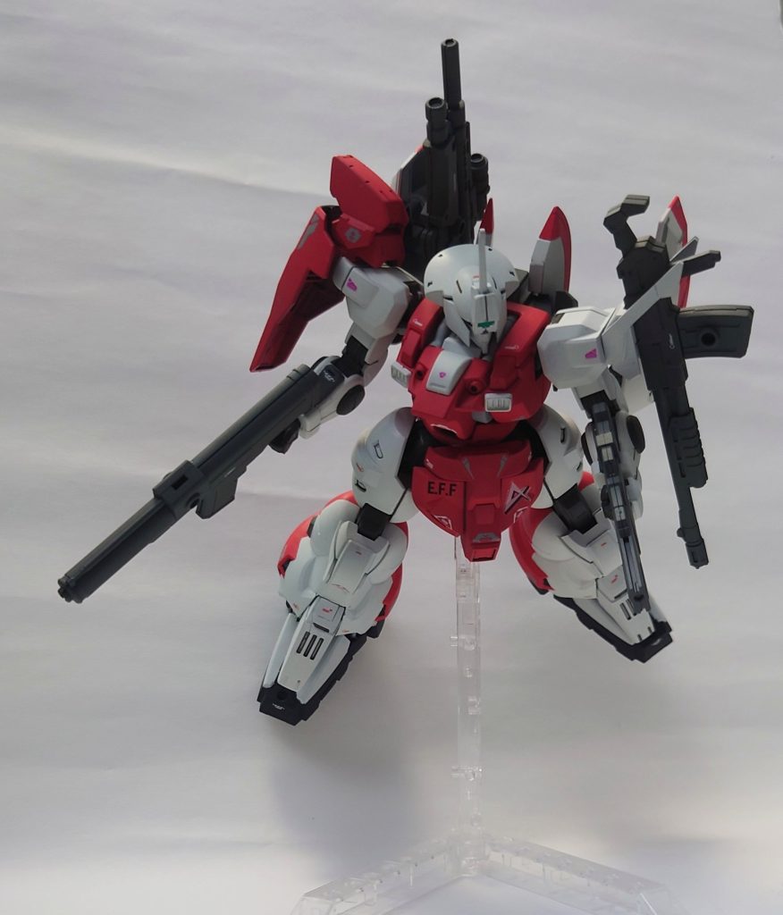 武器類は全て背中と左肩のウェポンラックに互換可能です。