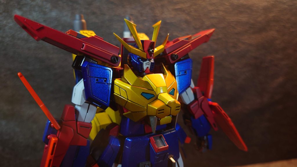 頭にはメタルパーツを埋め込み高級感UP!