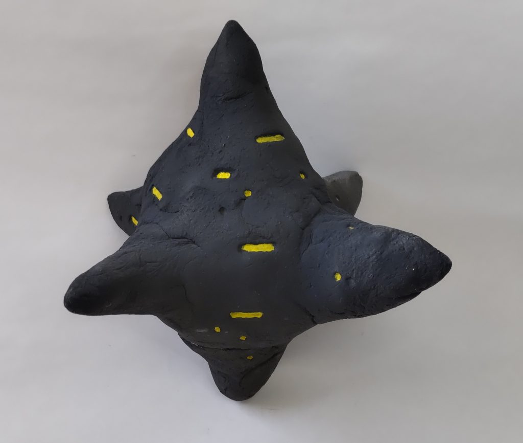 第三幕episode0ご覧いただきありがとうございましたm(_ _)m今回、予告用のepisode0を短編予定でしたが、まさかのソロモンフルスクラッチでちゃんと枚数揃えて物語にしました(^_^;)ザクⅠの描写はどうしても入れたくて、MSが戦う以外に作業用として活躍する絵を作りました。製作しましたソロモンは頭に書いた通り突貫で作ったもんで、地道にプラ板やパテで製作の方々には同じフルスクラッチと名乗って良いのか申し訳ない感じです。実際、製作時間として造形は30分ちょい位で後は塗装の時間が小一時間です。大きさは野球ボールよりちょいデカい感じです。