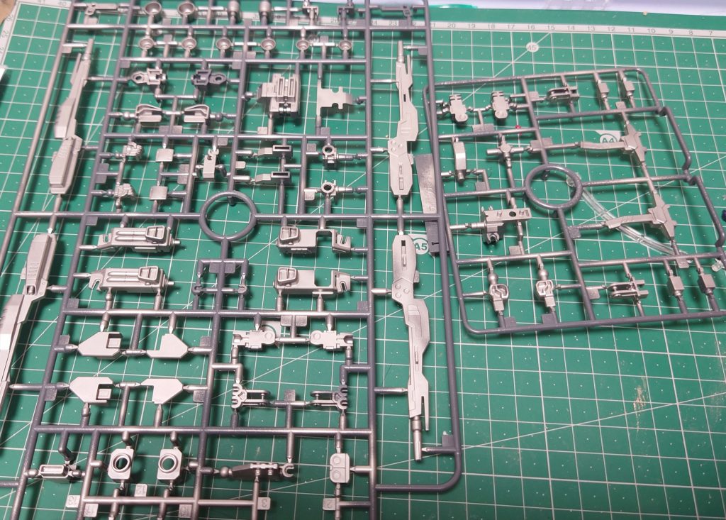 ちなみに、ツインバスターライフルが銀一色になったのは、ランナー塗装のせいです← 最後まで見ていただきありがとうございましたm(_ _)m