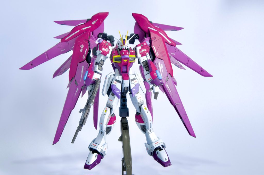 基本的なスタイルはそのままに、バックパックの翼を4枚に増やして超高速機として改修しました。