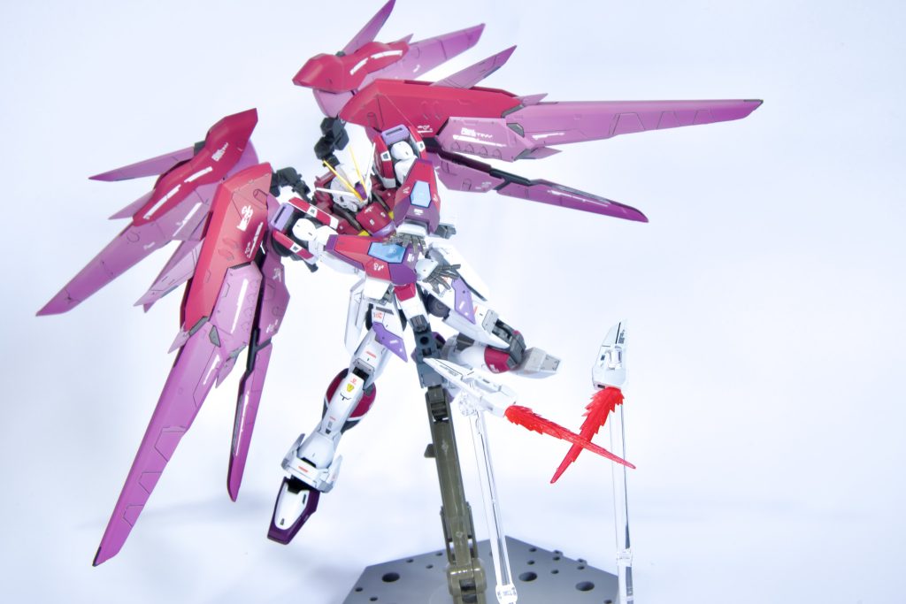 ビームライフルとブーメランは標準装備、背部のビームキャノンは翼を増設するためオミットしました。