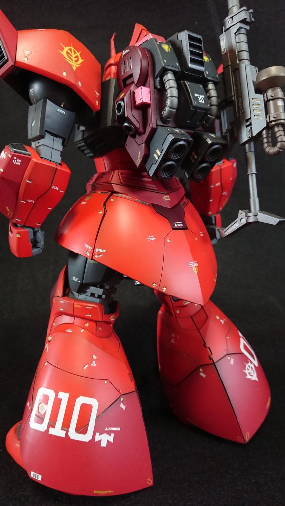 赤系は四色使ってエアブラシ塗装してます。