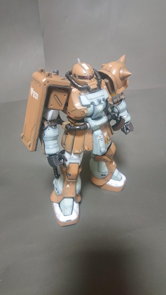 全体的にフック、突起物を追加して何となく陸戦兵器感を。