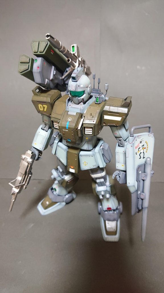 武器類は肩に装備出来るようにマウントアームを追加。なんちゃってジムキャノンの完成(笑)