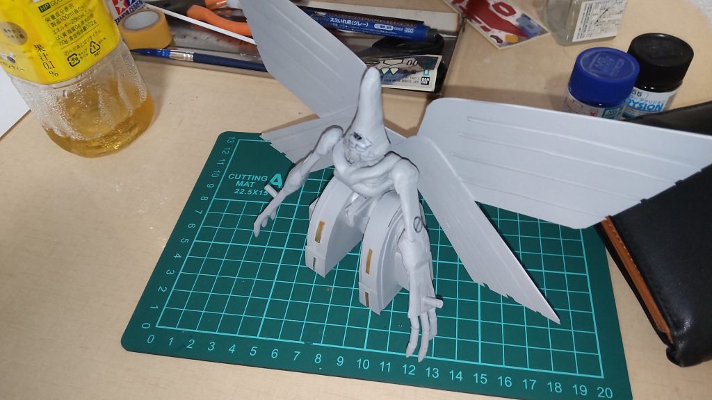 背景用なら小サイズでOKだし全体のシルエットさえ再現できていれば良いだろうと考え、この土日で製作してみました。材料費も時間も少なく済んだし出来も...うん、まぁ拡大しなきゃ大丈夫だな!