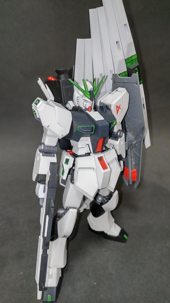 ま、近くで見ればすぐバレますね( )。