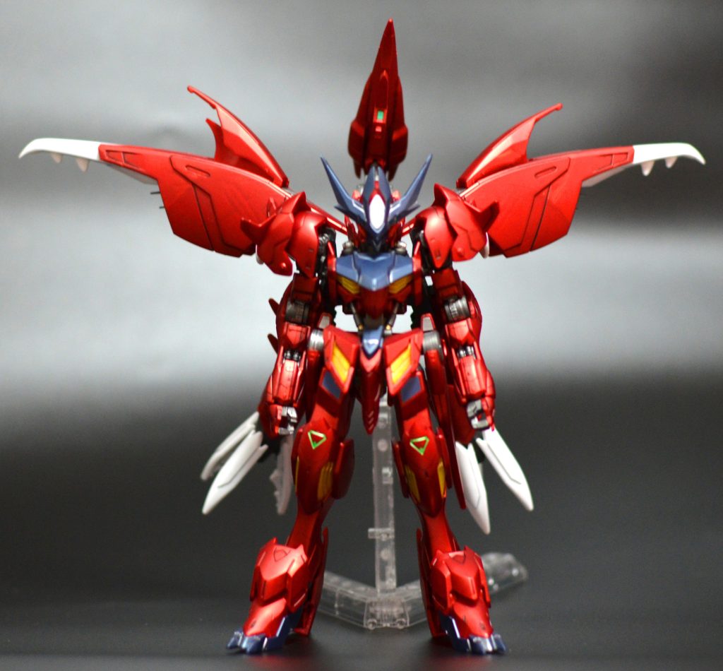 正面。アニメ、ビルドメタバースで登場時からハシュマルをモデルにしたサポートメカなのかな?と思ってましたが、実際そうだと説明書に解説ありました。サイズは小さくて完全新規ですが。そのフォルムがわかりやすい正面ショット。デジカメ使ったけど下手くそなのでちとピントずれてますね…スマホの方が技量に合ってる。