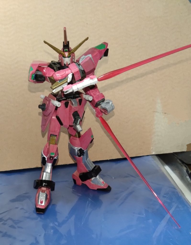 さて、ここから追加した武装を紹介します。『∞ジャスティスガンダム弍式』みたいにビームサーベル系がより多くなりました。 ビーム・トンファー×2腕に内蔵されたビームサーベル。