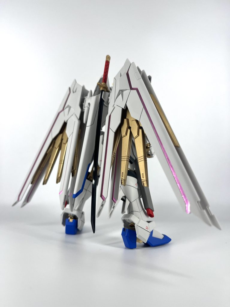 このピンクのシールが綺麗なので塗装せずそのまま使っています。