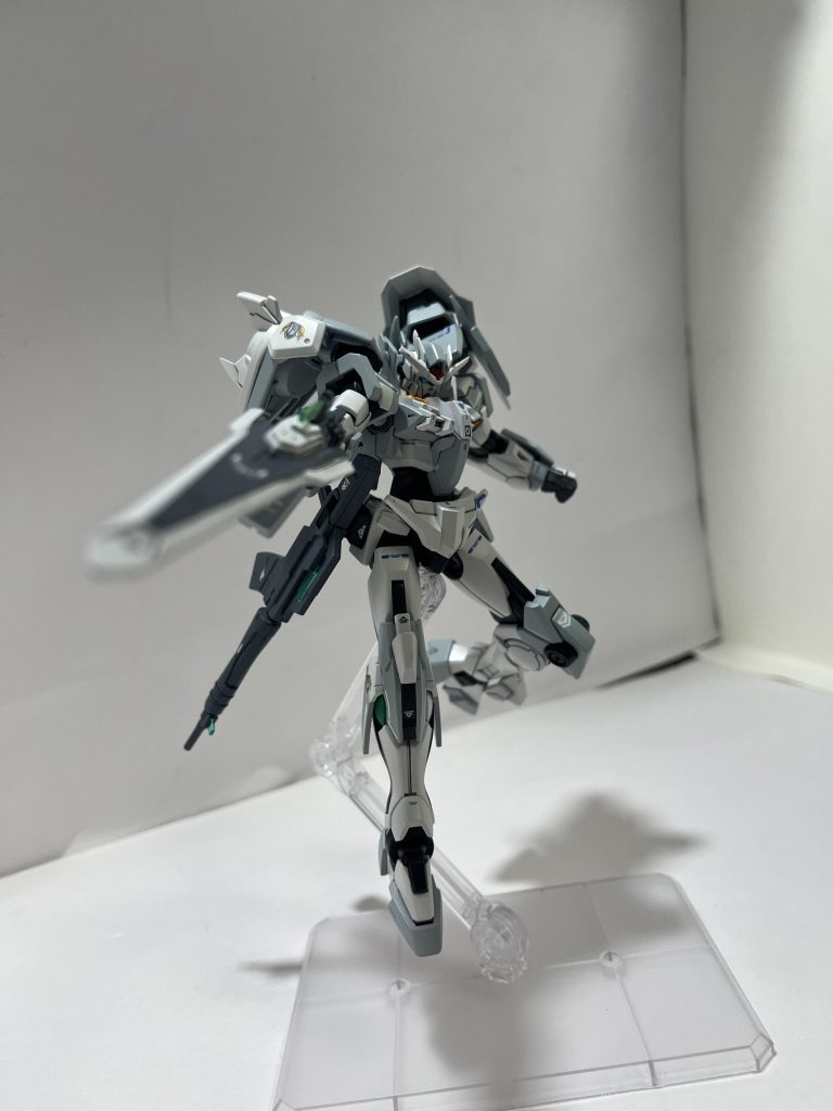 上記では狙撃を主な戦闘スタイルとしてると記載したのですが、まあ狙撃だけで乗り切れるわけもないので近接戦闘も行えるようGNソードⅡの発展型を装備させています。あとは火力を優先したい時なんかはこっちのライフルモードを使いますね。