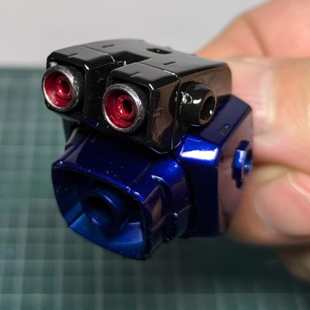 バーニアはパーツの縁を薄く削り込みました。