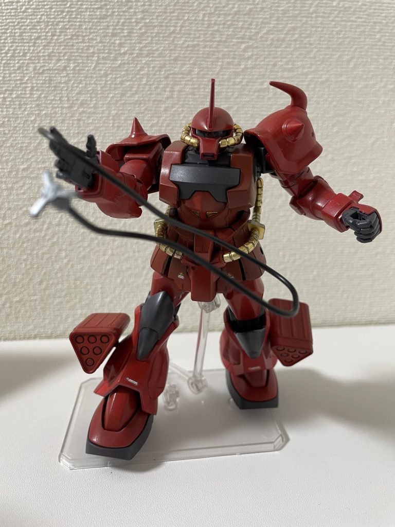 ヒートワイヤーを使って敵の動きを止める。「目の良さが命取りだ!」全体を通して今出来る全ての技術を詰め込みました。メインカメラに公式改造パーツを使いましたが、色が薄く見づらいのが心残り。でも、一回組んでバラして塗装、再度組み直しを説明書なしで出来たので、満足です。