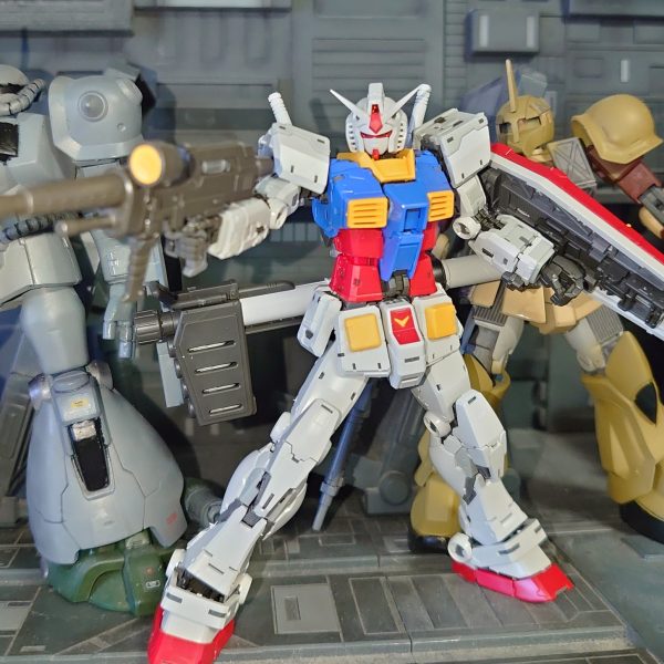 最初のRX78以来のRG作成アンダーゲートがあるのと普段作り慣れない組み方だったので今朝ようやく素組できていつものMSVのFAと２個１始めました  （3枚目）