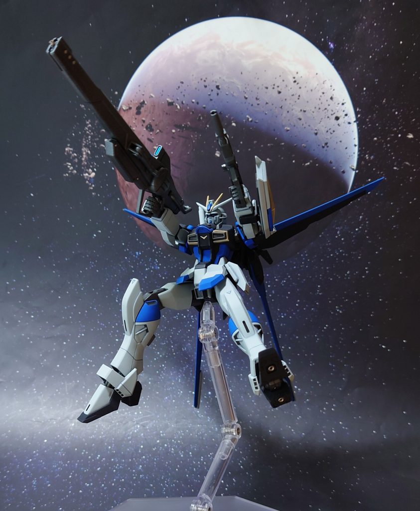 レールガン、ビームライフル、ツインシュート!で終わり。さて、インパルスといえばシルエット換装によるバリエーション対応機体。プレミアムバンダイ限定のHGCEブラストインパルス、ソードインパルスも完成済みなので、順次アップします。