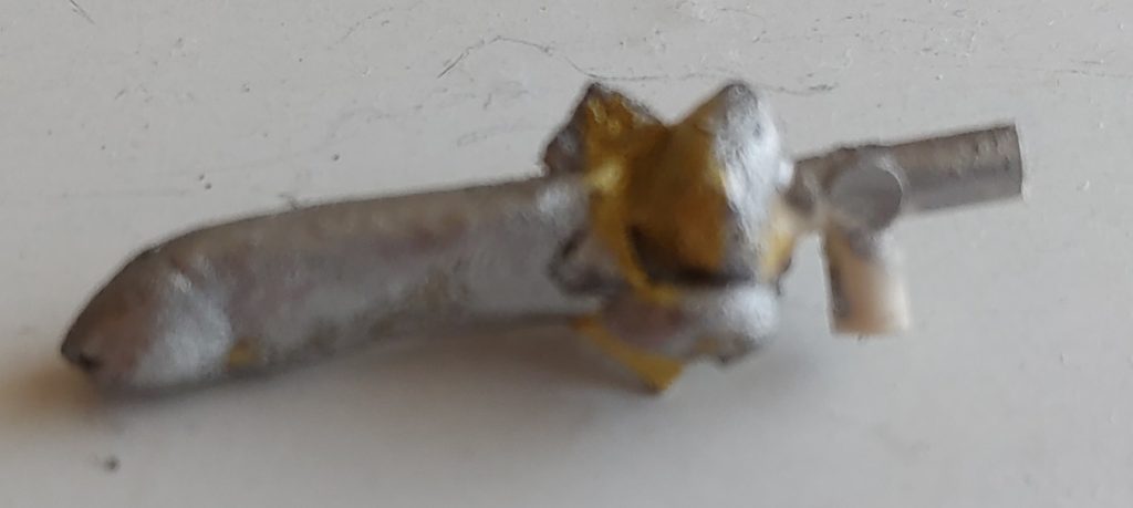 武器の「五連剣キッドレイピア」。お馴染みのエポキシパテにランナー。