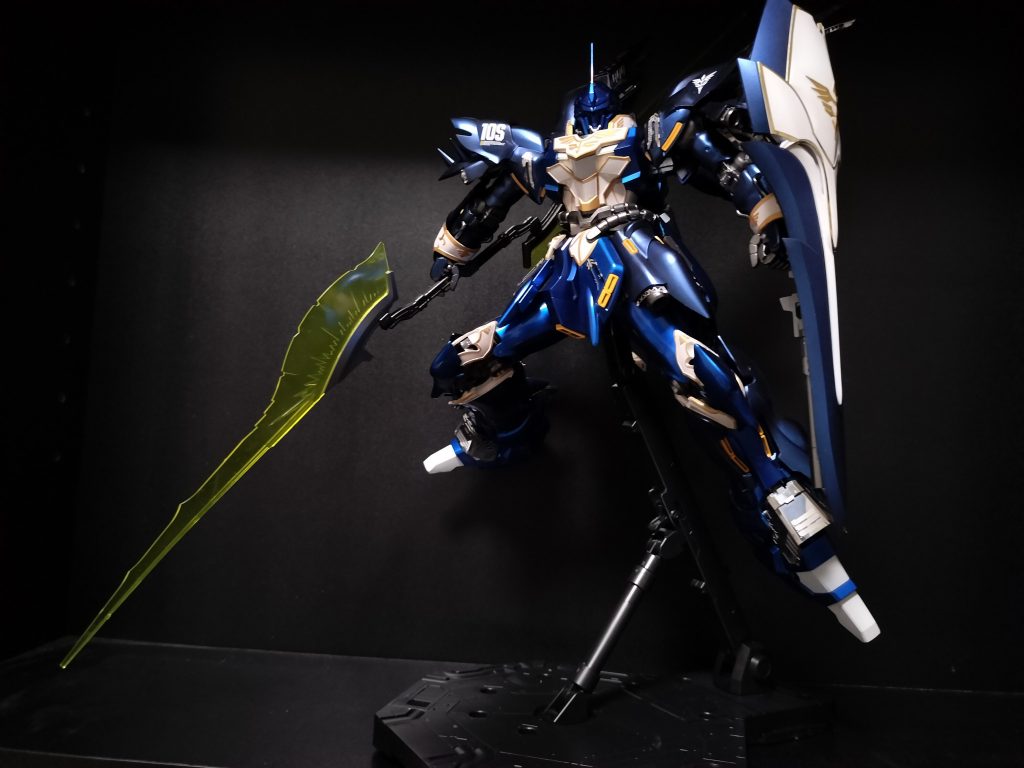 ビームアックスがでかい!今回はバズーカ持ちでディスプレイする気しかないので、クリアの刃部には塗装せず。