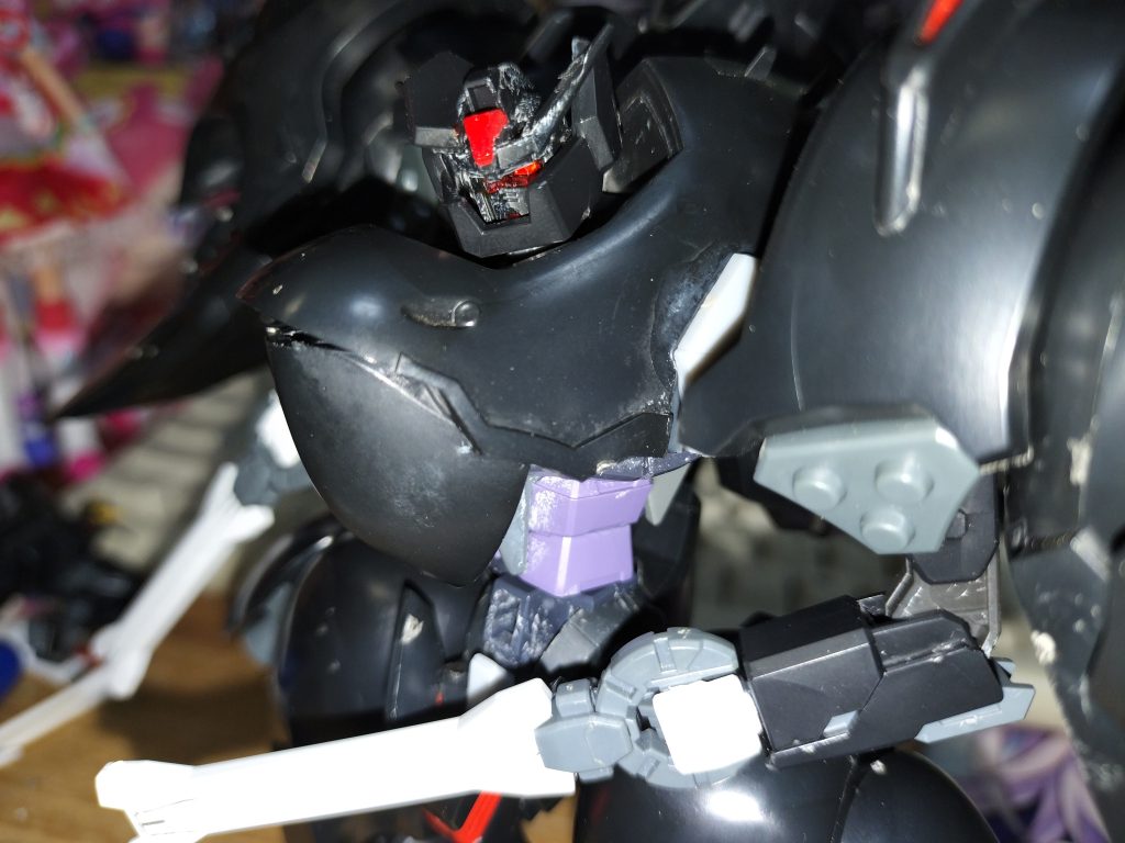 撮影中にヘッドパーツが取れた!でもまあ元のストライクが見えるからこれもありかな?