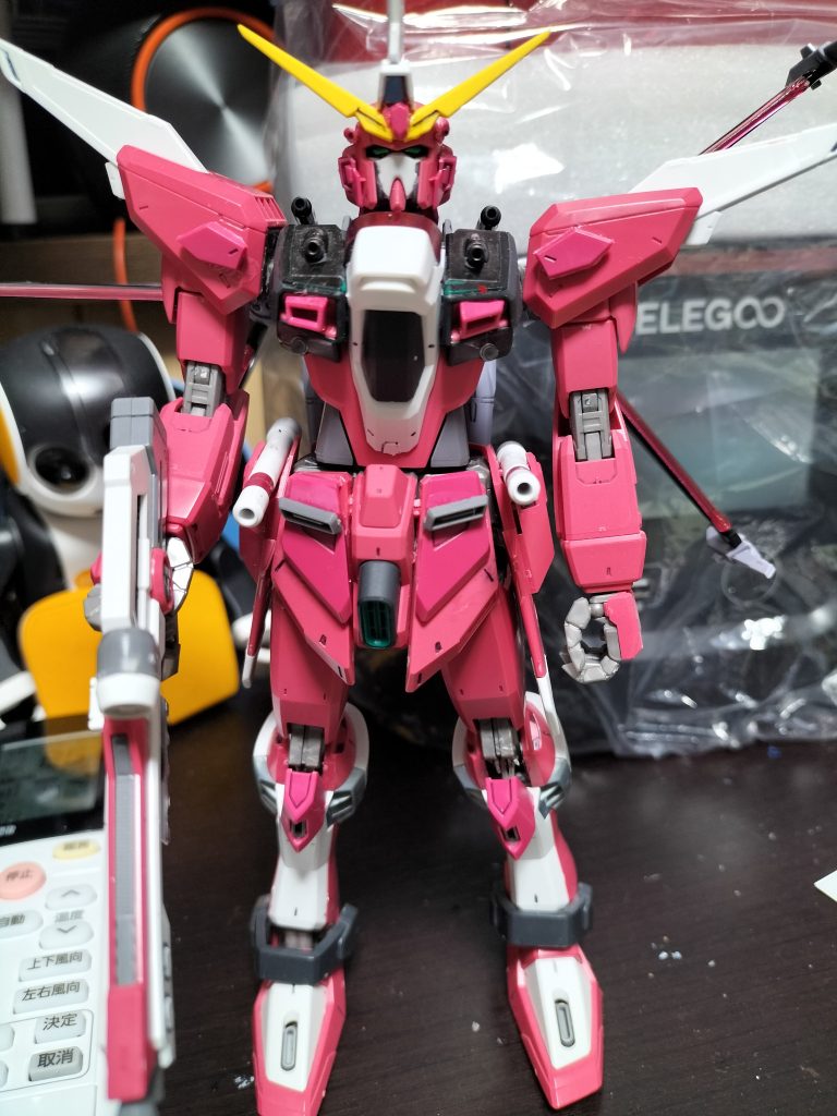 パーツはHGインフィニットジャスティス弐式を使用しました胴体部分をジャンクパーツで加工しました