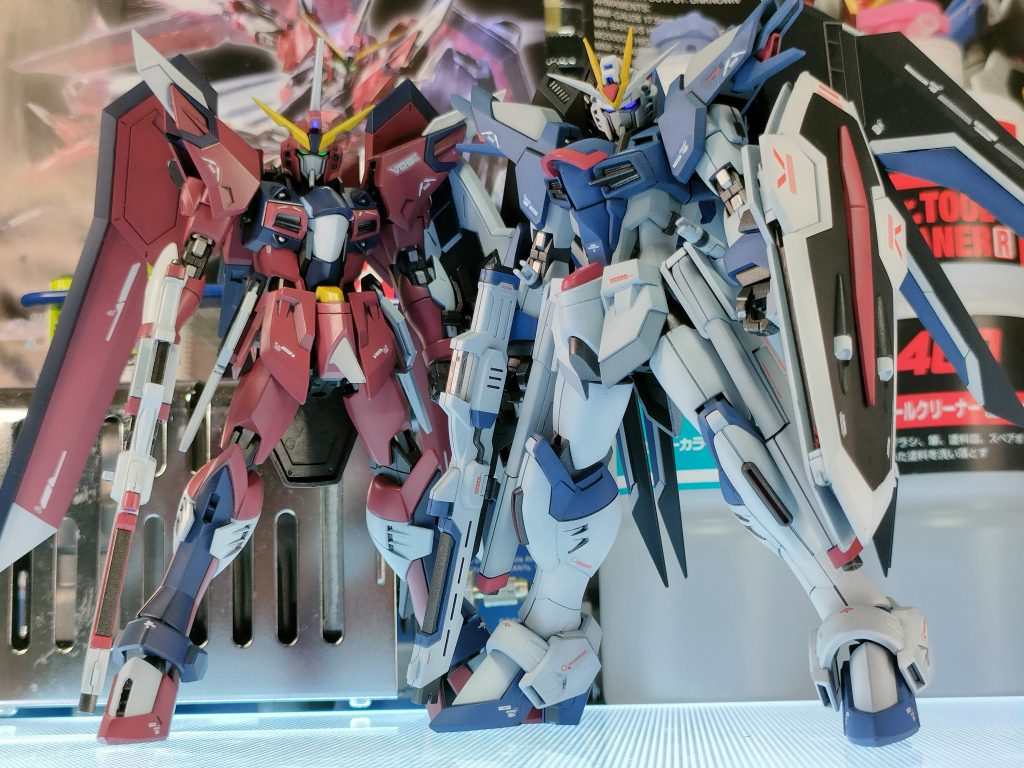 ライフリとツーショット 次回はギャン、ミキシング機体、エアリアル改修型、バルバトス系のどれかかな?フォビドゥン?そんなの忘れました(笑)