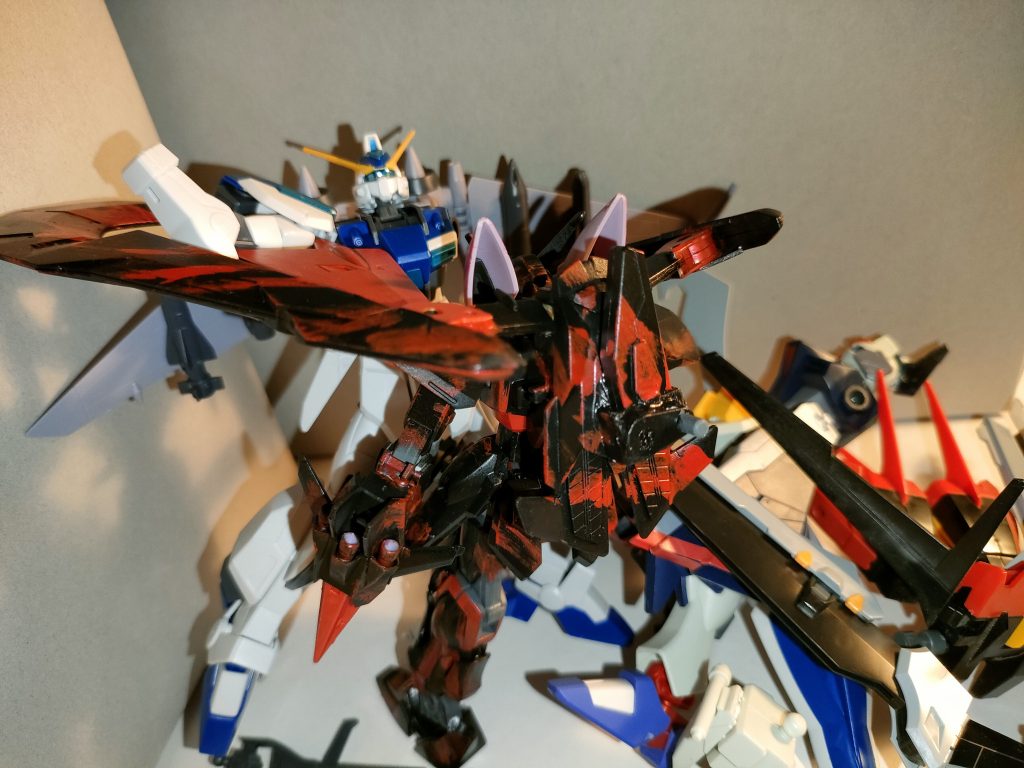 ●マガノイクタチソードストライカー　オーブ貴族の1人であるサハク家の代表が所持しているらしいモビルスーツゴールドフレーム天ミナが装備している「マガノイクタチ」と、ソードストライクの「ソードストライカー」を合体してパック化した複合ストライカーパック(このサハク家とゴールドフレームについてはカガリ代表に確認したところ、怪訝な表情で誰だそれは?と返された)。◯マガノイクタチ(禍ノ生太刀)　バックパックの巨大な翼のような形をした武器。　敵を挟み、敵機のエネルギーを吸収する。コロイド制御技術がオリジナル開発当初よりもアップデートされた結果、敵に触れずとも強制的に放電させることができる。