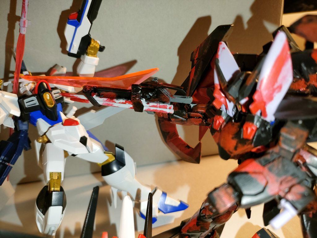 　その黒色の装甲を基調としつつ、まるで返り血のような赤色が入り混じったカラーリング目を引く。　さらには、何故かフリーダムに対して執拗に対艦刀シュベルトゲベールを振るい、明らかにコックピットばかりを狙う特徴が見受けられる。　しかし、かと思えばザフトに対してはまったく攻撃をせず、どんな状況であれ連合側やストライク系列のモビルスーツ、そしてフリーダム、つまりヤマト准将を狙っているのである。　実はファウンデーションに密かに協力していたライブラリアンが開発した機体であり、パイロットの正体はカーボンヒューマンとして再生されたニコル・アマルフィ。　ザフトに攻撃しないのも当然であり、連合とストライク系列のモビルスーツ、何よりもフリーダムを狙うのは、自身を死に追いやったヤマト准将に対する憎しみと復讐故であったのだ。(最も、これはライブラリアン及びファウンデーションによる洗脳と記憶操作によって故意に作り出されたものであり、オリジナルの彼は間違っても復讐に身を焦がすような人物ではなく、ピアノと平和を愛する優しい人柄であった。) 　ーしかし、やはりそのライブラリアンと言う組織の存在は、どういうわけか、どう調査しても確認することが出来なかった。まるで見えない力が働いているように、こちら側と接近させまいとする抑止力とでも例えるべきか(そもそも毎度裏で必ず関わっている疫病神のジャンク屋ギルドも、誰も直接メンバーの顔を見ることが出来ない)…。　よって、このニコル・アマルフィは、かつての負の遺産であるコロニーメンデル経由でファウンデーションが何らかの形で作り出した悪質なクローンという結論に至り、搭乗しているブラッドリベンジブリッツもファウンデーション側が用意したデッドコピー機であると結論付けることとなったー