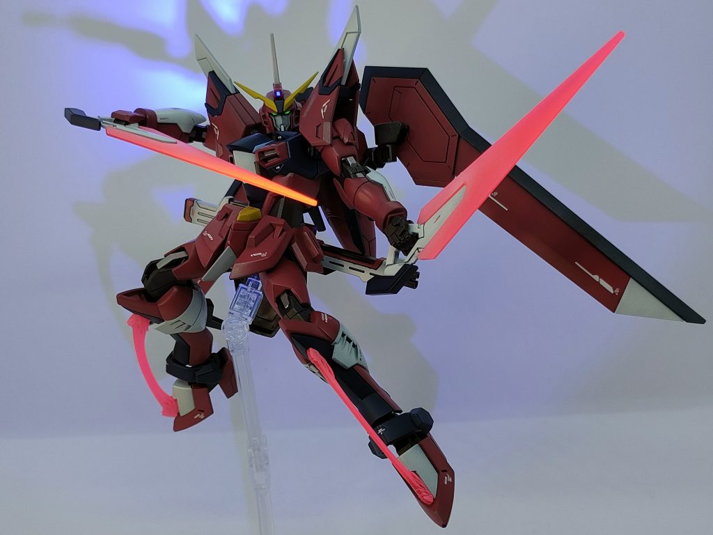 UVライト照射で光ります。