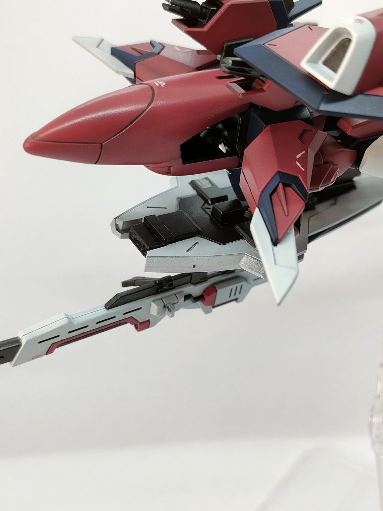 実は変形方法を見ていなくて機首の合わせ目消しをしてしまい、頭部を外さないとこの形に出来なくなりました(笑)